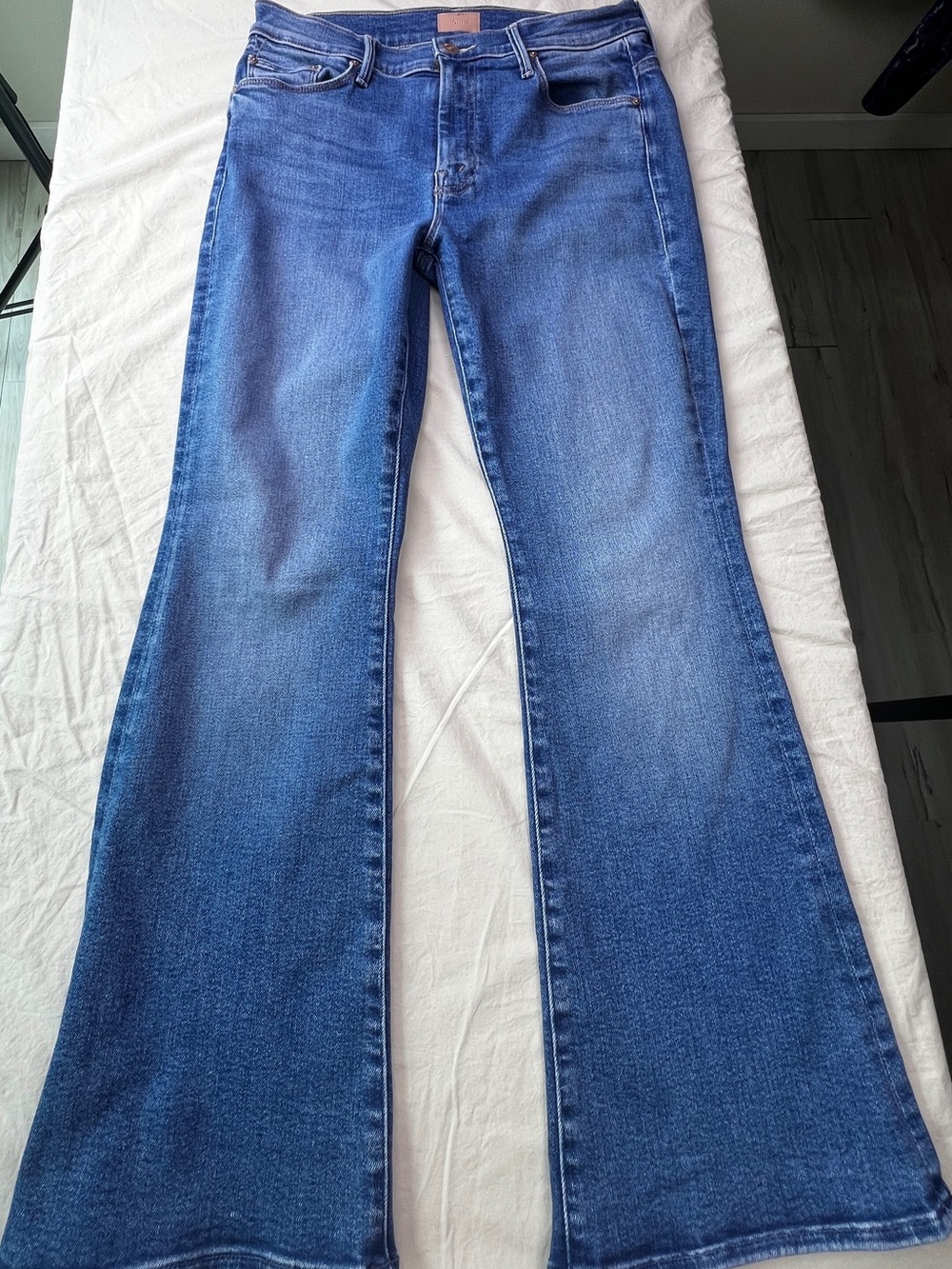 MOTHER The Weekender Flare jeans in a gorgeous light blue wash | Size 30